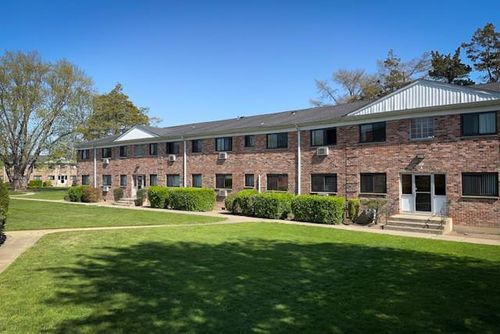 5a-401 Main St, Islip, NY, 11751-3560 | Card Image