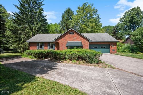 2156 Pine Ridge Dr, Wickliffe, OH, 44092-1121 | Card Image