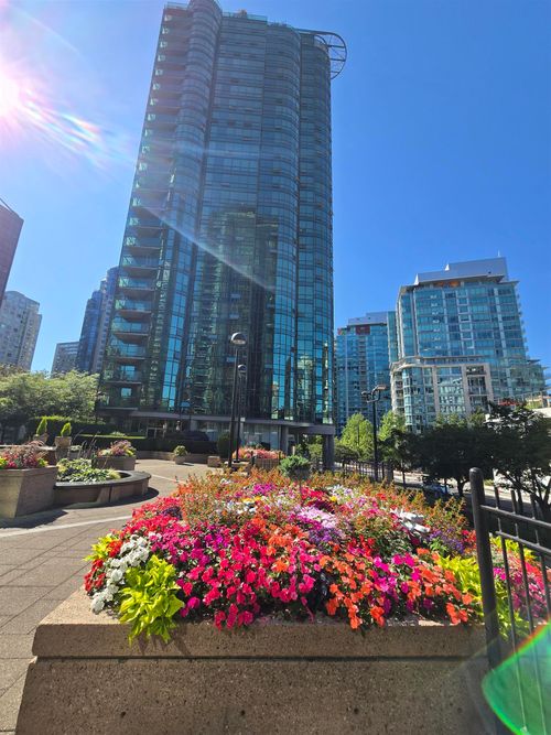 1705-588 Broughton St, Vancouver, BC, V6G3E3 | Card Image