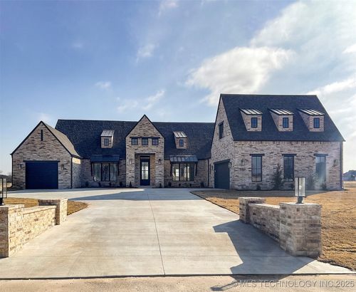 8403 S Timber Wolf Dr, Broken Arrow, OK, 74014-5084 | Card Image