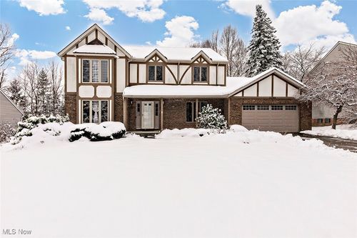 33346 Lisa Ln, Solon, OH, 44139-6103 | Card Image