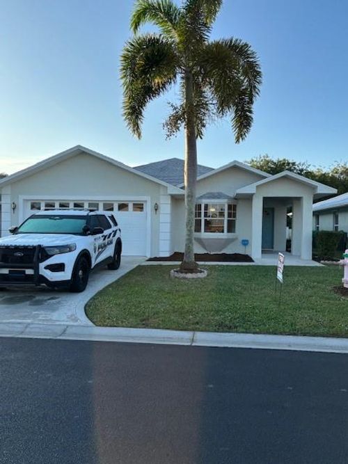 614 Se 26th Dr, Okeechobee, FL, 34974-3201 | Card Image