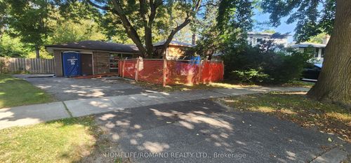 14 Threadneedle Cres, North York, ON, M2H1Z4 | Card Image
