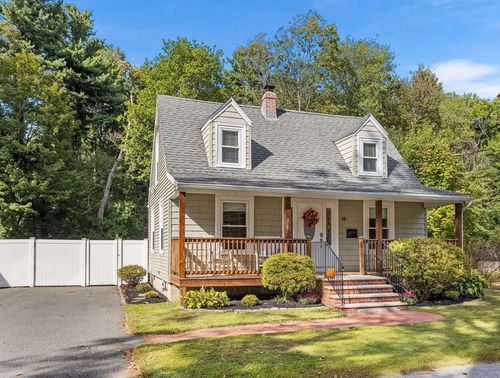 18 Wright St, North Reading, MA, 01864-2535 | Card Image