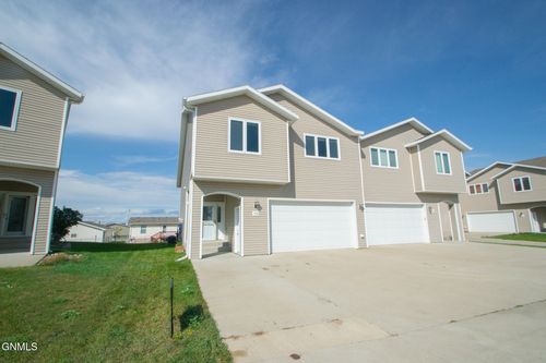 1730 Calgary Loop, Bismarck, ND, 58503-0998 | Card Image