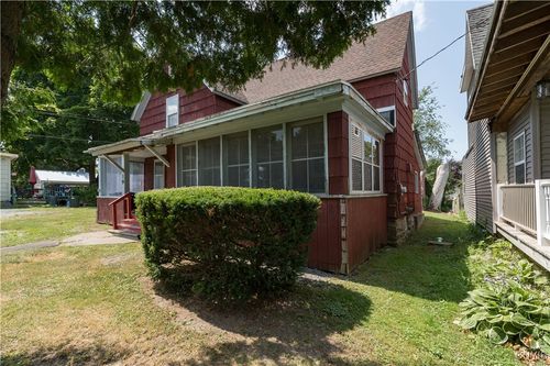 19 High St, Alexandria Bay, NY, 13607-1105 | Card Image