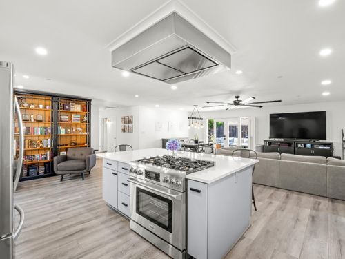 3052 E Fremont Ave, Fresno, CA, 93710-4904 | Card Image