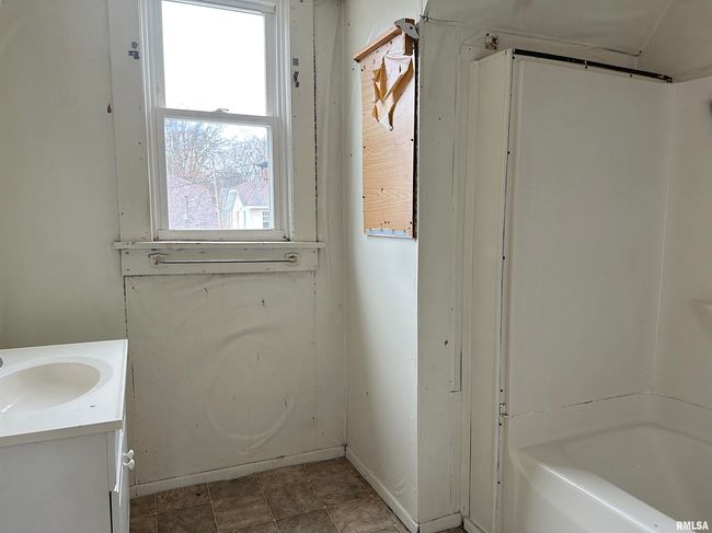 410 S Ash St, House other with 3 bedrooms, 1 bathrooms and null parking in Carbondale IL | Image 9