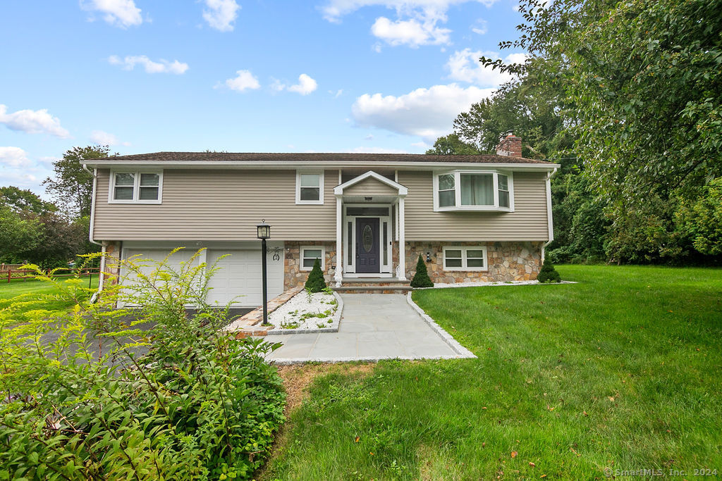 Meadowridge Dr, Shelton, CT 06484