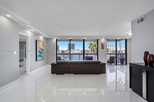 206-200 Golden Isles Dr, Hallandale Beach, FL, 33009-5828 | Card Image