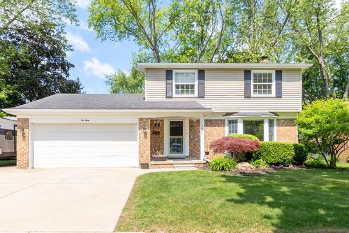 680 Eastlook Dr, Saline, MI, 48176-1558 | Card Image