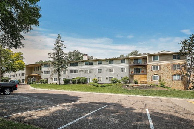 APT-202 - 10311 Cedar Lake Rd, Condo with 2 bedrooms, 1 bathrooms and null parking in Minnetonka MN | Image 23
