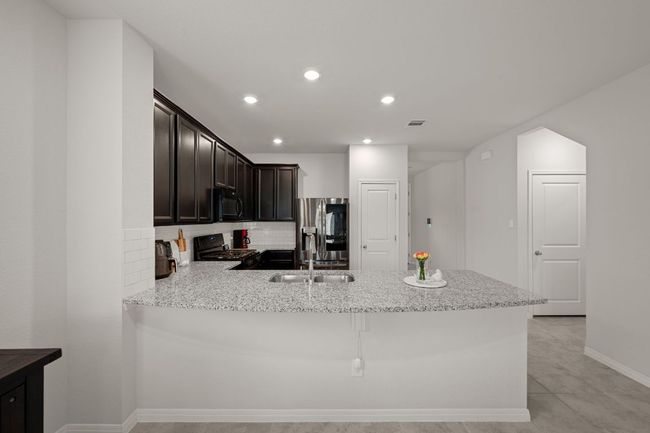 13712 Fallsprings Way, House other with 4 bedrooms, 3 bathrooms and 6 parking in Manor TX | Image 8