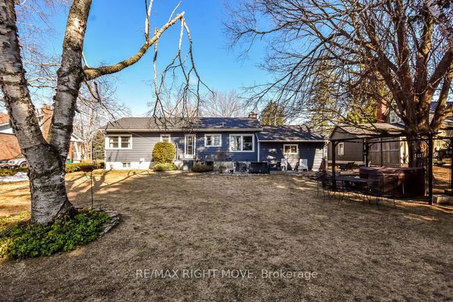 35 Fittons Rd E, House other with 3 bedrooms, 2 bathrooms and 4 parking in Orillia ON | Image 45