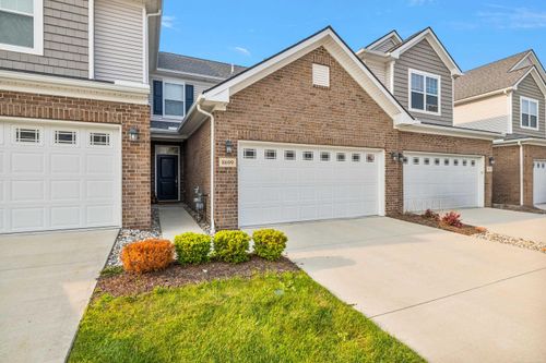 8699 Pioneer St, Washington Twp, MI, 48094-2972 | Card Image