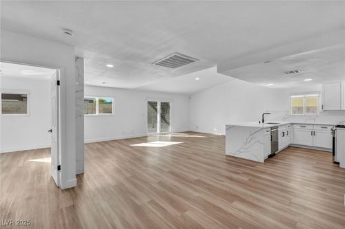 5151 Golden Spring Ave, Las Vegas, NV, 89146-6920 | Card Image