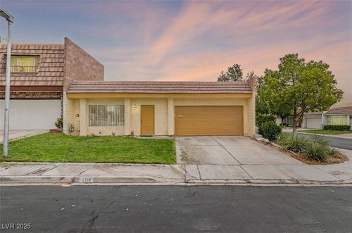 3370 Dunham Ct, Las Vegas, NV, 89121-3718 | Card Image