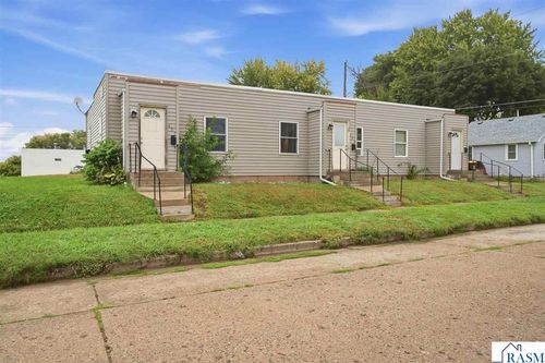 407 E 6th St, Fairmont, MN, 56031-3806 | Card Image