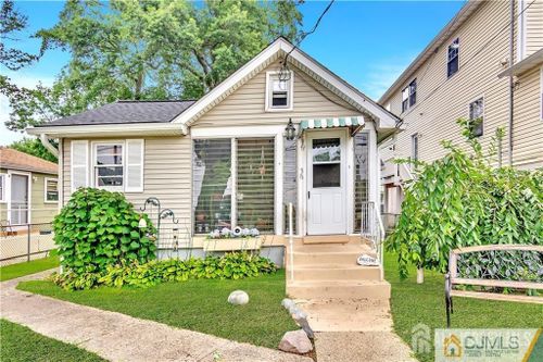 30 Shadyside Ave, Keansburg, NJ, 07734-1961 | Card Image