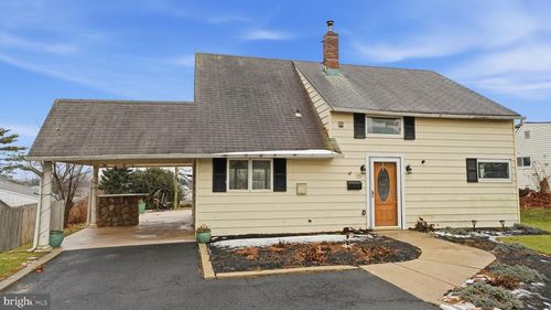 25 Autumn Ln, LEVITTOWN, PA, 19055-1233 | Card Image