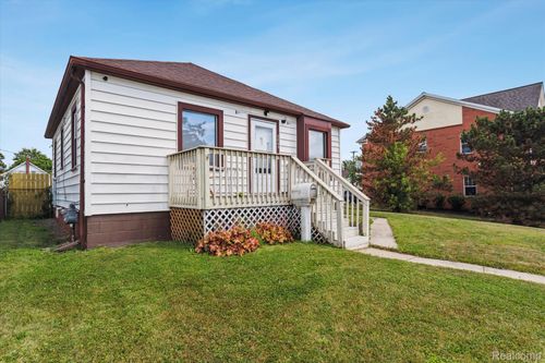 2843 5th St, Trenton, MI, 48183-2928 | Card Image