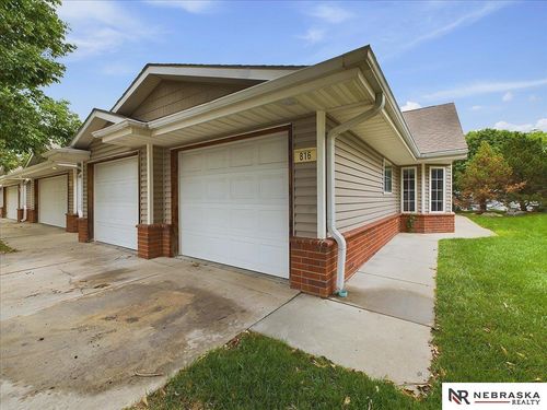 816 Surfside Circle, Lincoln, NE, 68528 | Card Image