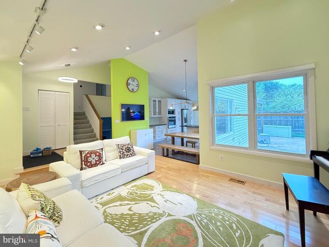 231 E Juniper Ave, House other with 3 bedrooms, 3 bathrooms and null parking in STERLING VA | Image 4