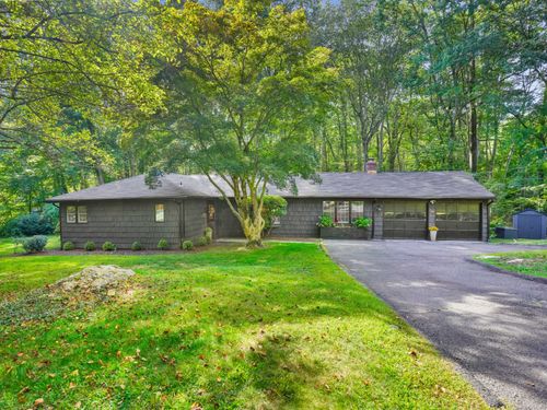 11 Eastwood Rd, Norwalk, CT, 06851-1111 | Card Image