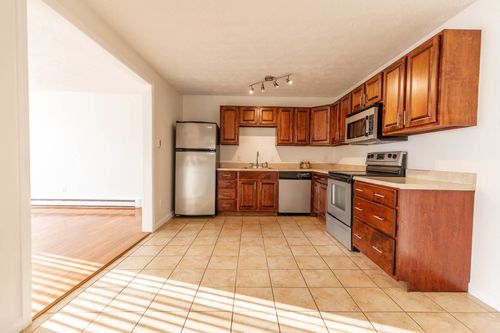 apt-3f-39 Old Hackett Hill Rd, Manchester, NH, 03102-8997 | Card Image