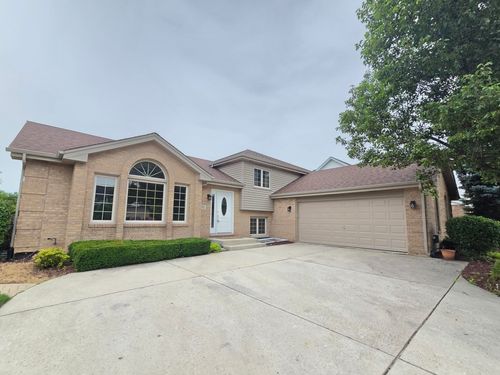 8112 Rutherford Dr, Woodridge, IL, 60517-8049 | Card Image