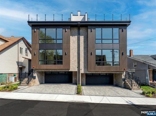 25 Garden Pl, Edgewater, NJ, 07020-1207 | Card Image