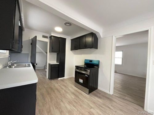 24610 Parklawn St, Oak Park, MI, 48237-1408 | Card Image