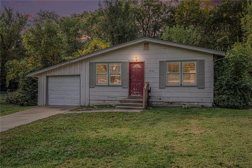 3733 E 96th St, Kansas City, MO, 64137-1104 | Card Image