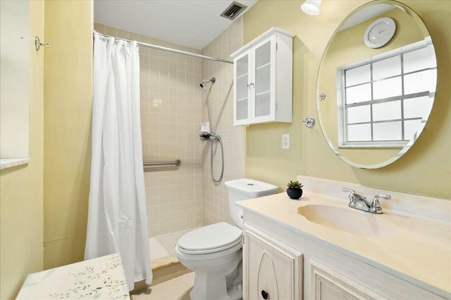 603 Laconia Cir, Condo with 2 bedrooms, 2 bathrooms and null parking in Lake Worth FL | Image 11