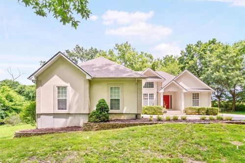 7411 S Arnett Rd, Grain Valley, MO, 64029-9735 | Card Image