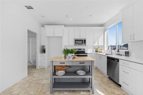 unit-2-9423 Sepulveda Blvd, North Hills, CA, 91343-2177 | Card Image