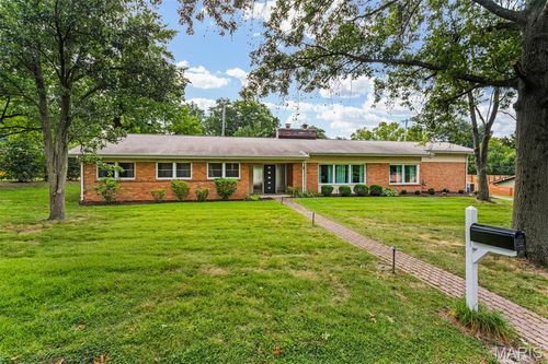 #2 Stoneyside Ln, Olivette, MO, 63132-4122 | Card Image