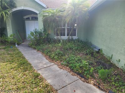 717 Fargo Drive, House other with 3 bedrooms, 2 bathrooms and null parking in Fort Myers FL | Image 2