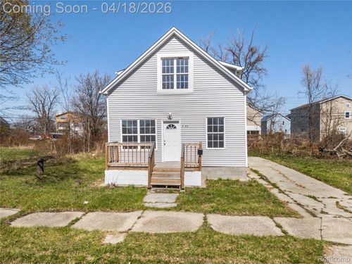 2063 Meade St, Hamtramck, MI, 48212-2155 | Card Image