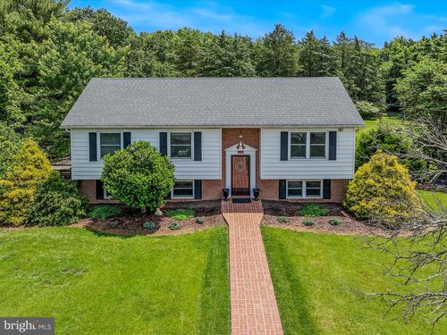 106 Mason Farm Dr, KEARNEYSVILLE, WV, 25430-5671 | Card Image