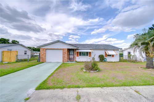 39423 9th Ave, Zephyrhills, FL, 33542-4718 | Card Image