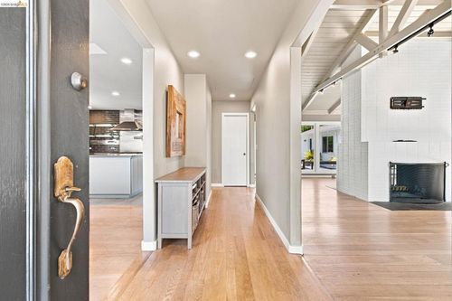 26 Dudley Ct, Piedmont, CA, 94611-3442 | Card Image