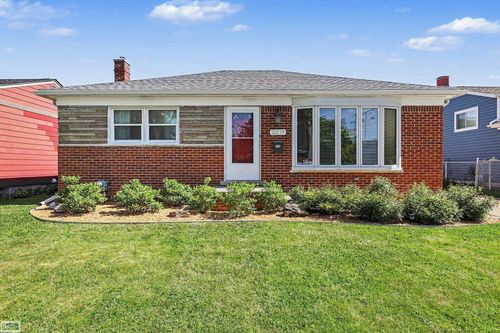 22119 Ridgeway St, Saint Clair Shores, MI, 48080-4088 | Card Image