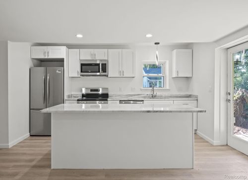 3-34 Cross St, Auburn Hills, MI, 48326-3220 | Card Image