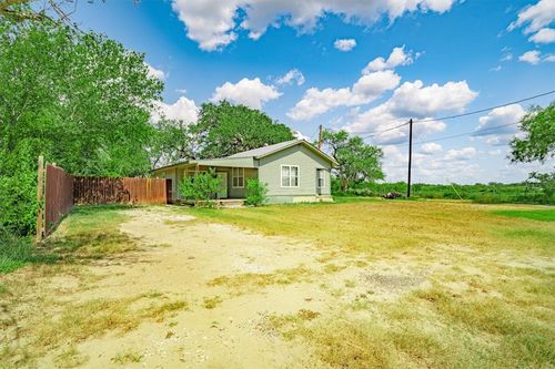 305 S Milam St, Pettus, TX, 78146 | Card Image