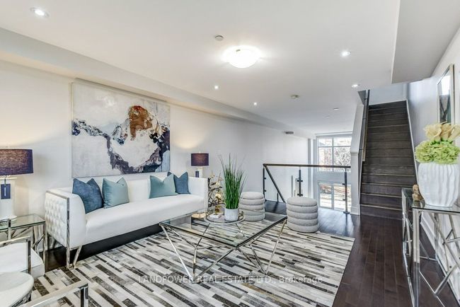 991 Dundas St E, House attached with 3 bedrooms, 3 bathrooms and 1 parking in Toronto ON | Image 25