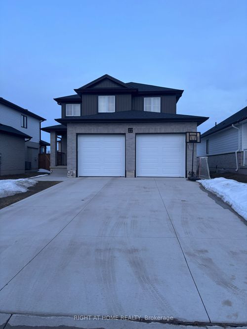 22 Triebner St, Exeter, ON, N0M1S3 | Card Image