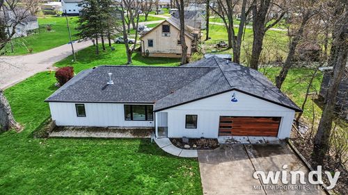 8274 Pokagon Rd, Watervliet, MI, 49098-9130 | Card Image