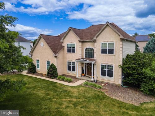 4415 Crosswinds Dr, Easton, PA, 18045-2371 | Card Image