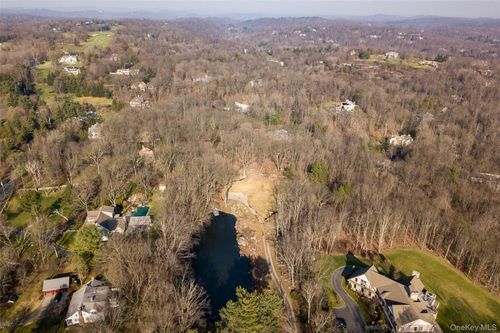 4 Ledgewood Pl, North Castle, NY, 10504-1102 | Card Image